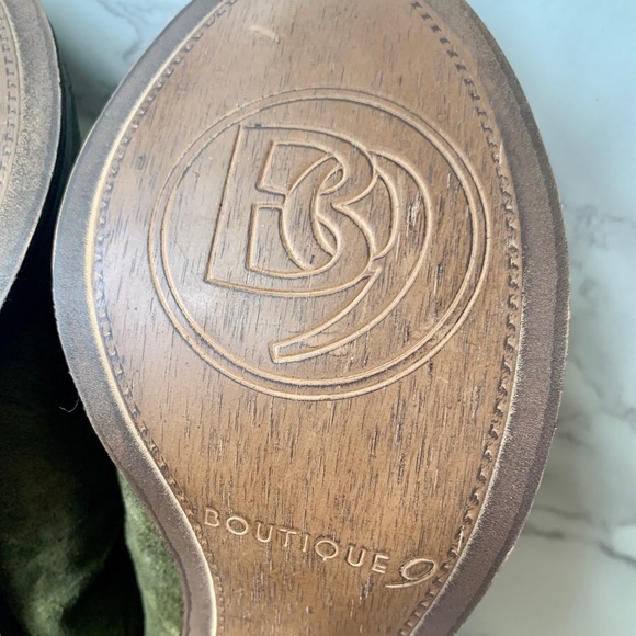 BOUTIQUE 9 Dark Olive Green Suede Boots SIZE 7M BNIB - Picture 11 of 14